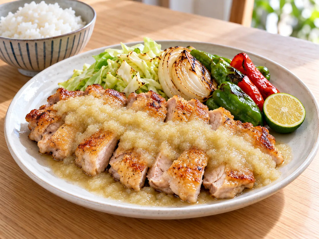 玉ねぎの具材感がある塩だれを添えた鶏肉と焼き野菜